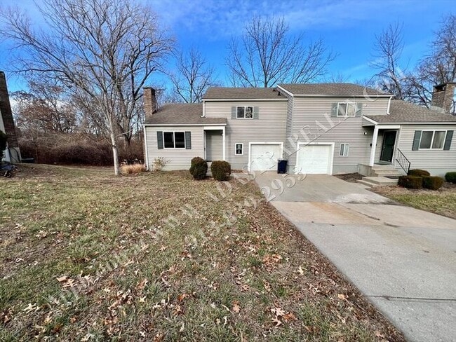 Building Photo - Beautiful Remodeled South KCMO Townhome-Available NOW!!