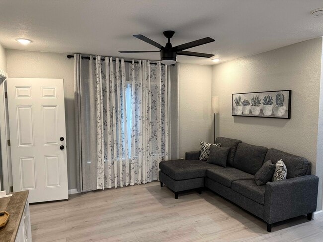 Building Photo - 2819 S Pine St