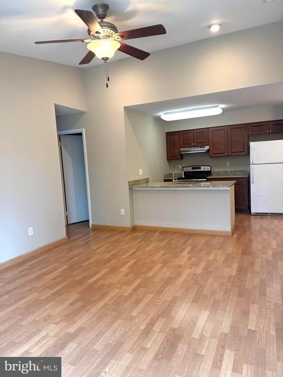 Foto del edificio - 258 Barclay Ct