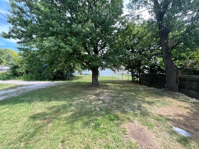 Building Photo - 239 S Bradley Ave