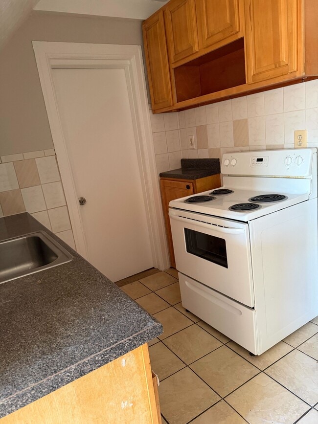 Building Photo - 65 Glenwood Ave