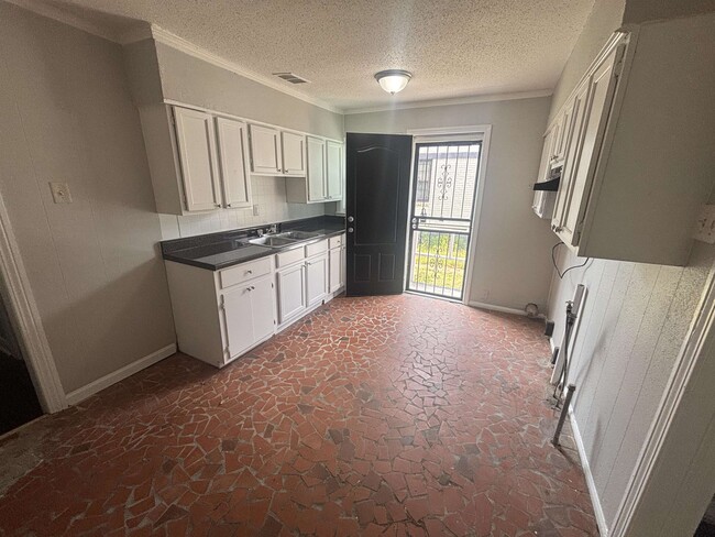 Foto del edificio - 2269 Longstreet Dr
