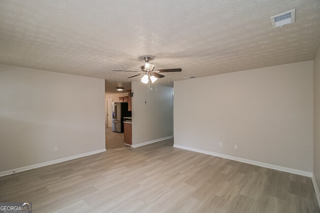 Foto del edificio - 5862 Homestead Cir