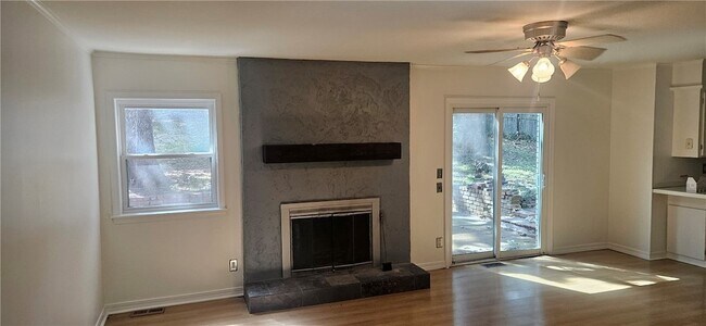 Foto del edificio - 2117 N Briarwood Ln
