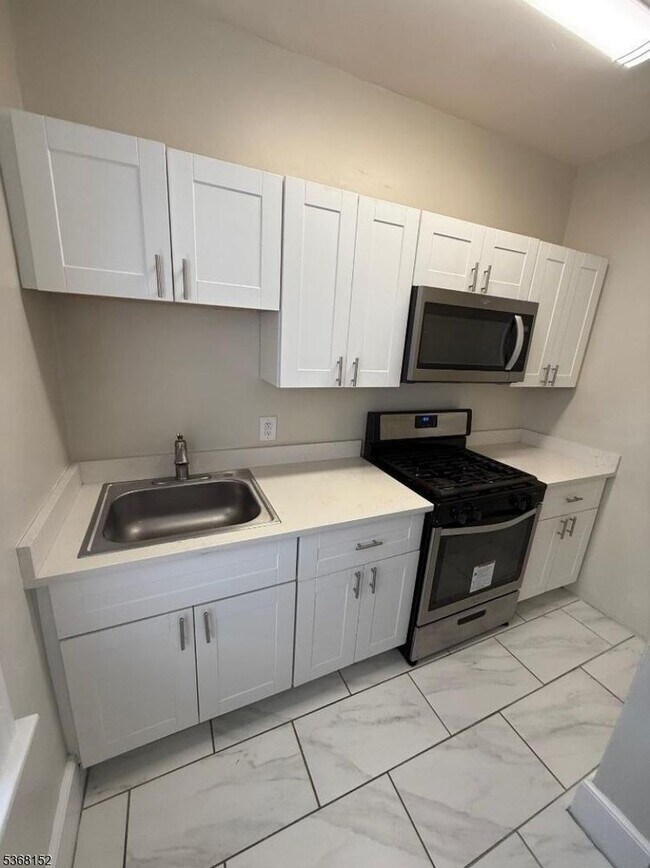 Foto del edificio - 570 Bloomfield Ave