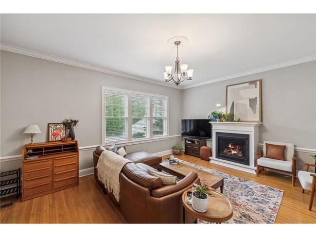 Building Photo - 813 Kenwood Pkwy