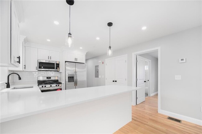Building Photo - 28 Grosvenor Ave