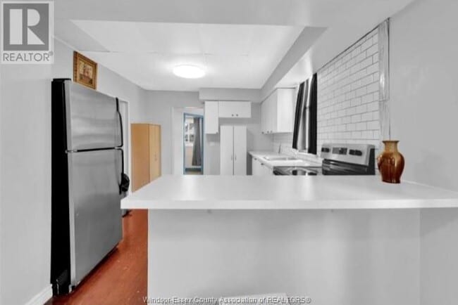 Building Photo - 272 McKay Ave