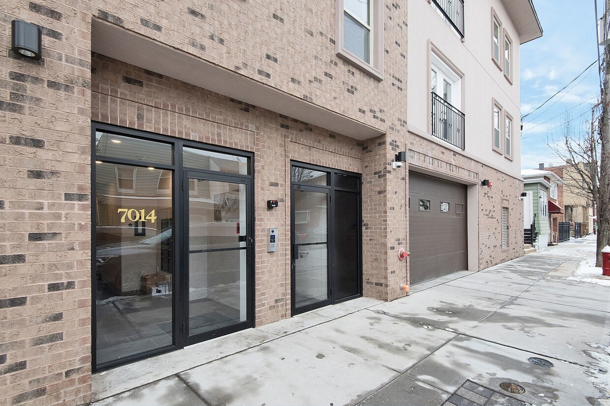 Primary Photo - 7014 Jackson St