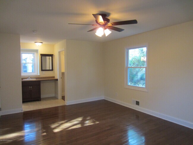 Building Photo - 22 Lasatta Ave