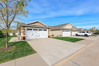 Building Photo - Redwood Ankeny