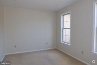Building Photo - 1631 W Thistle Dr