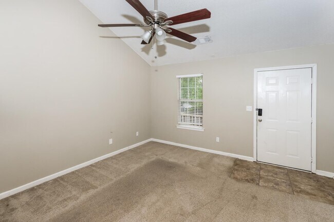 Foto del edificio - 182 Regency Park Dr