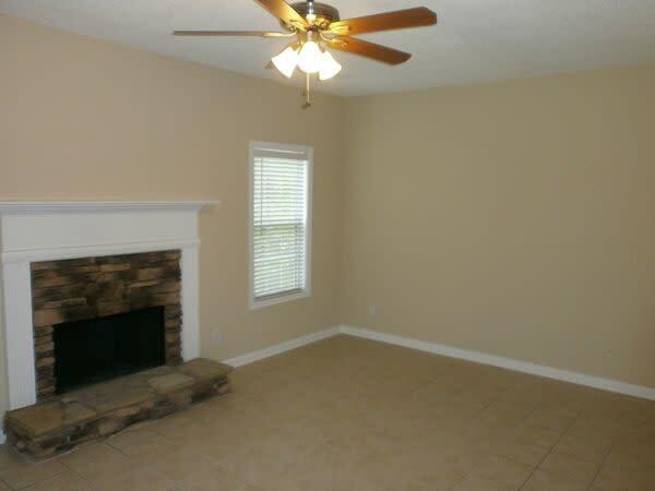 Primary Photo - 214 Oak Hollow Ct
