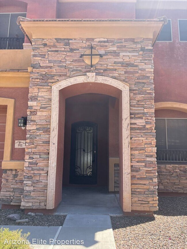 Building Photo - 4 br, 3 bath House - 911 W. Saguaro Dr.
