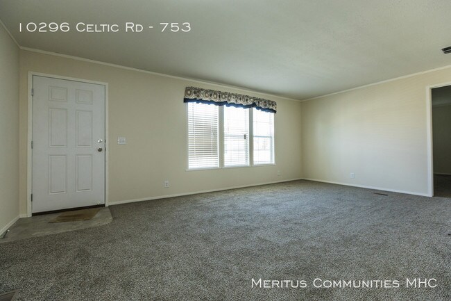 Building Photo - LIVE WHERE YOU PLAY - AMENITIES INCLUDED