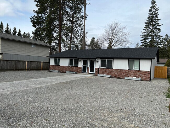 Building Photo - 2811 N Honeysuckle Dr