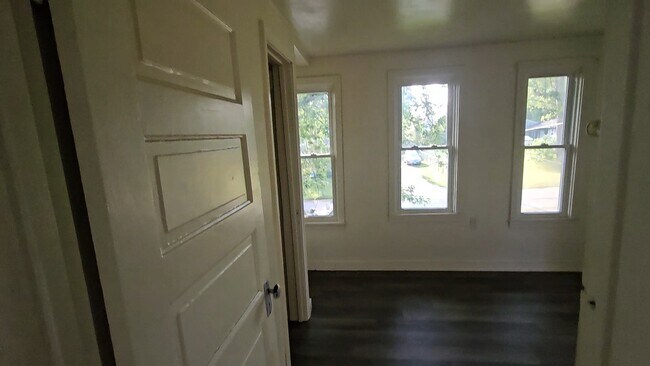 Foto del edificio - 1318 N Burbank Ave