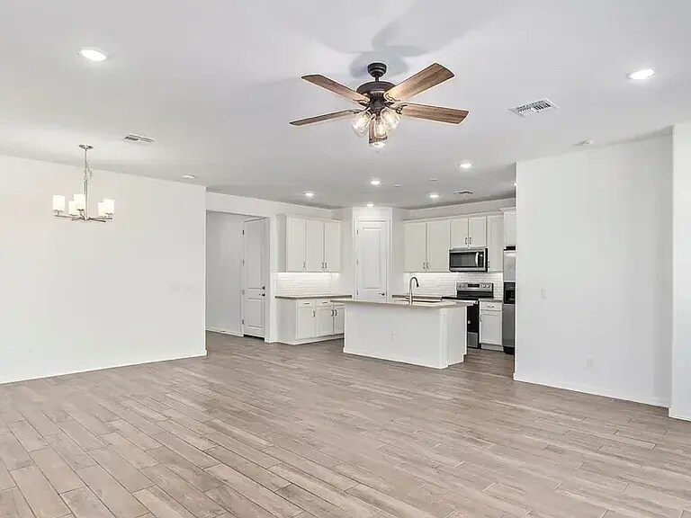 Foto del edificio - 15128 W Hadley St