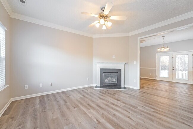 Foto del edificio - 1029 Crestdale Crossing Dr