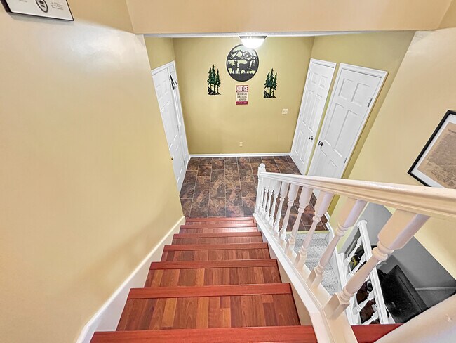 Foto del edificio - 1825 3rd Ave NE