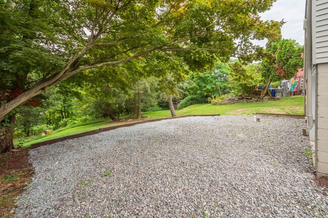 Building Photo - AVAILABLE SEPT 1st!! Check out this BEAUTIFUL & UPDATED home in Penn Hills!
