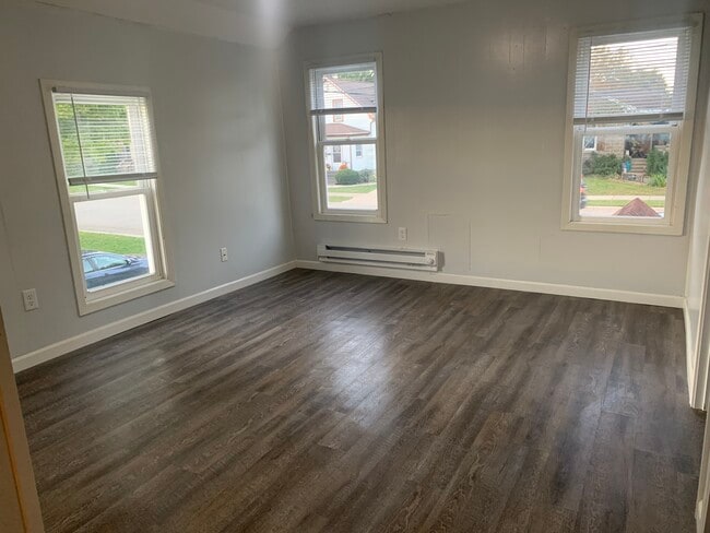 Living room - 215 W Caledonia St