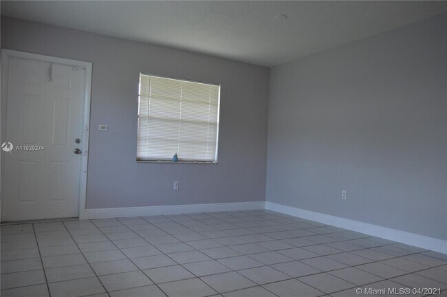 Building Photo - 6134 SW 40th Ct