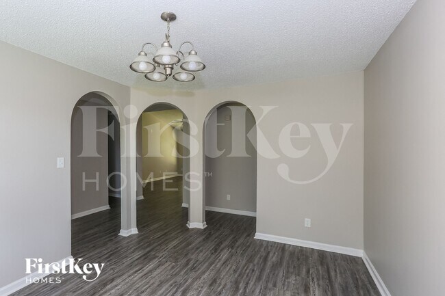 Building Photo - 11033 Sandboar St