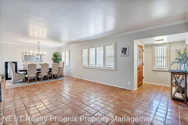Building Photo - 6035 E Calle Del Paisano