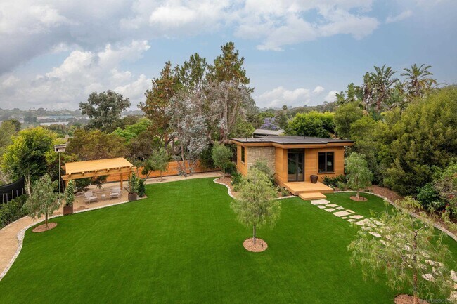 Building Photo - 1104 Highland Dr