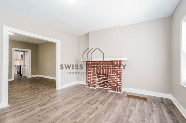 Building Photo - 761 Seymour Ave