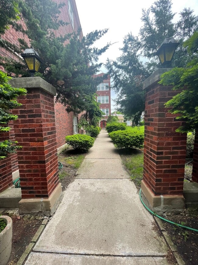 Foto del edificio - West Ridge Renovated Two Bedroom One Bath