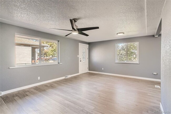 Living/Dining - 3273 Kearney St