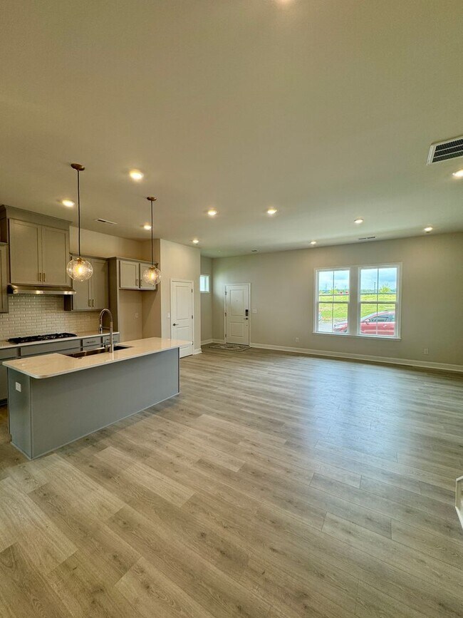 Foto del edificio - Beautiful 3BR/2BA w/ Office Townhouse in P...