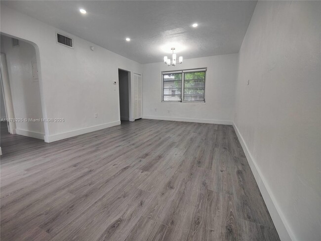 Building Photo - 2165 Bay Dr