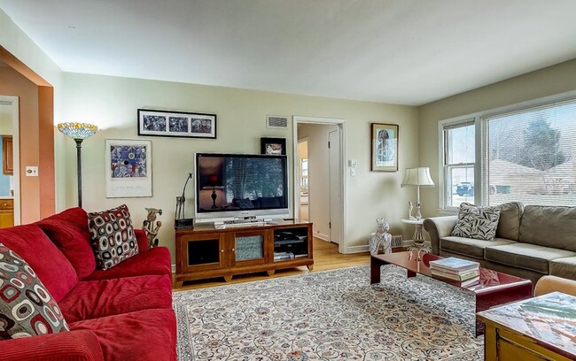 Building Photo - 4543 N Ardmore Ave