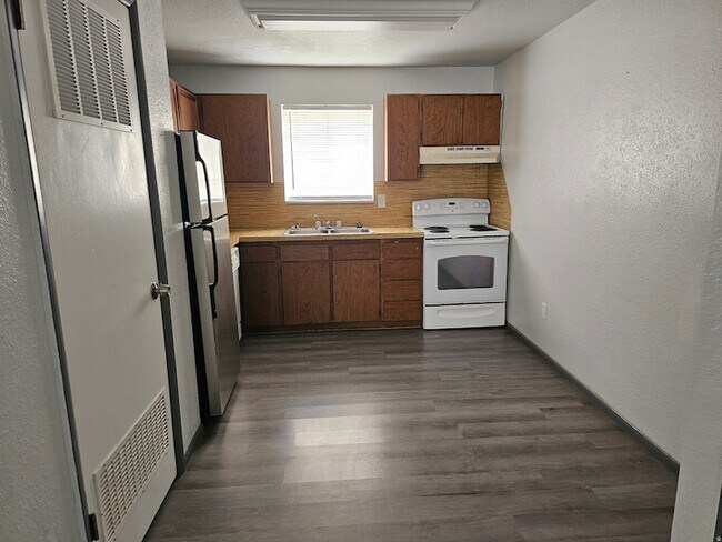 Foto del edificio - 215 N 400 W