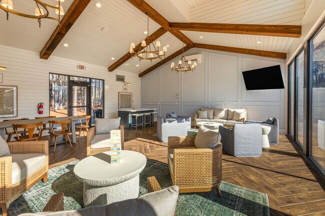 Foto del edificio - Luxe and Legends at Morganton Park Apartme...