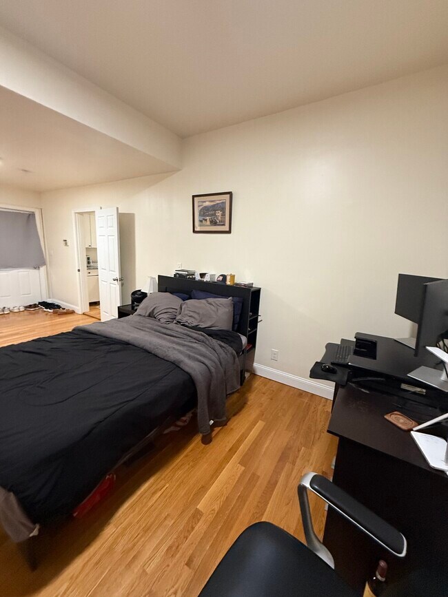 Foto del edificio - 523 E 3rd St