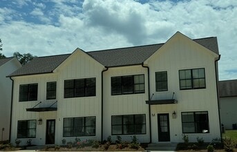 Building Photo - 1203 Ivy Rd