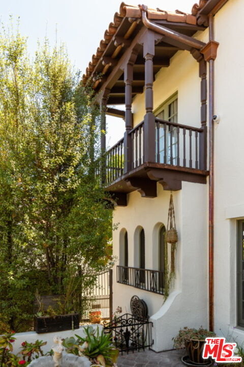Building Photo - 4918 Angeles Vista Blvd