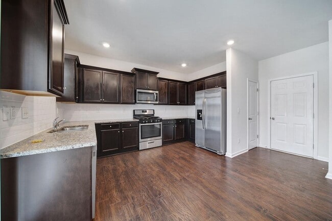 Foto del edificio - Beautiful 4 Bed 2 and a Half Bath Home in Charlotte!