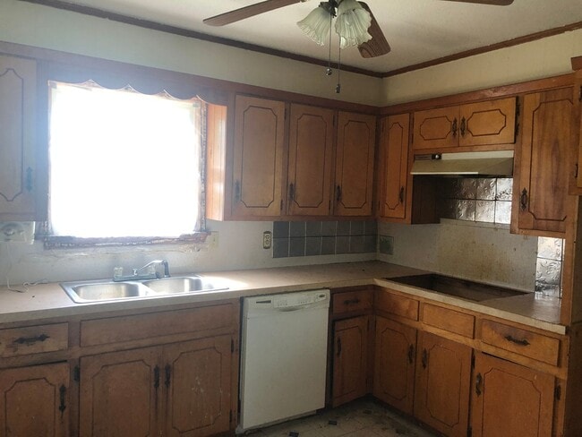 Building Photo - MALDEN - 3-4 bedroom ranch in town with fenced yard - $599.38 MONTH / $999 DOWN