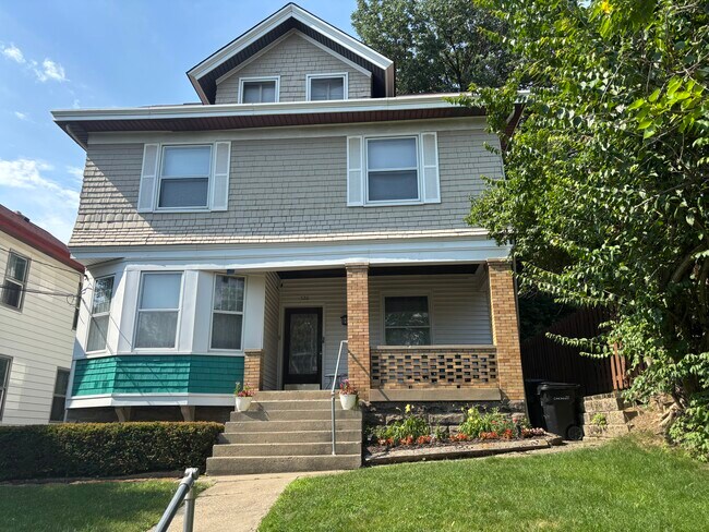 526 Riddle Rd. A poca distancia de la UC. - 526 Riddle Rd