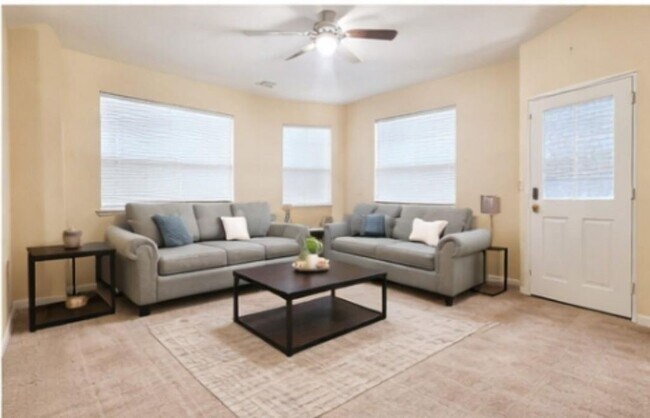 Building Photo - 21530 Falvel Lake Dr