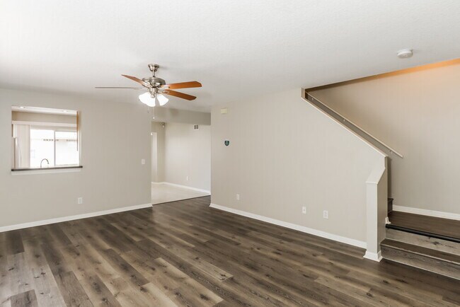 Foto del edificio - 1818 Horsechestnut Ct