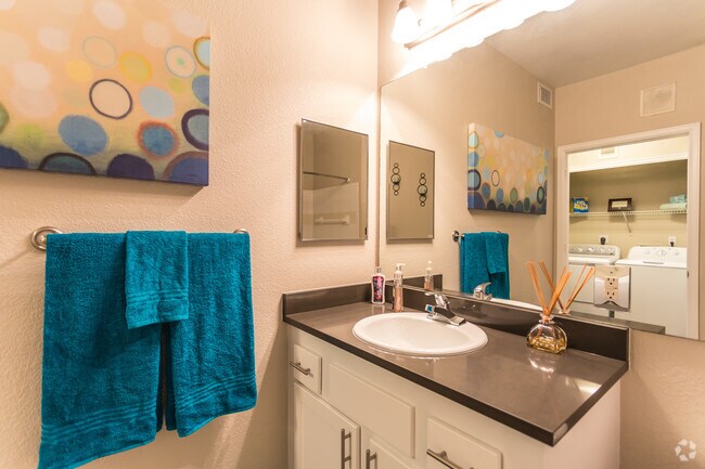 2BR, 1BA - Cannes - Regatta