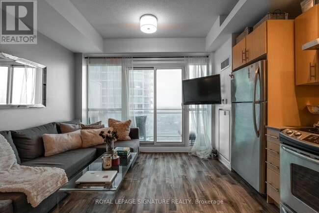 Building Photo - 165 Legion Rd N