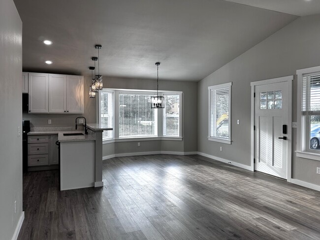 Foto del edificio - 207 S Razor Clam Dr SW